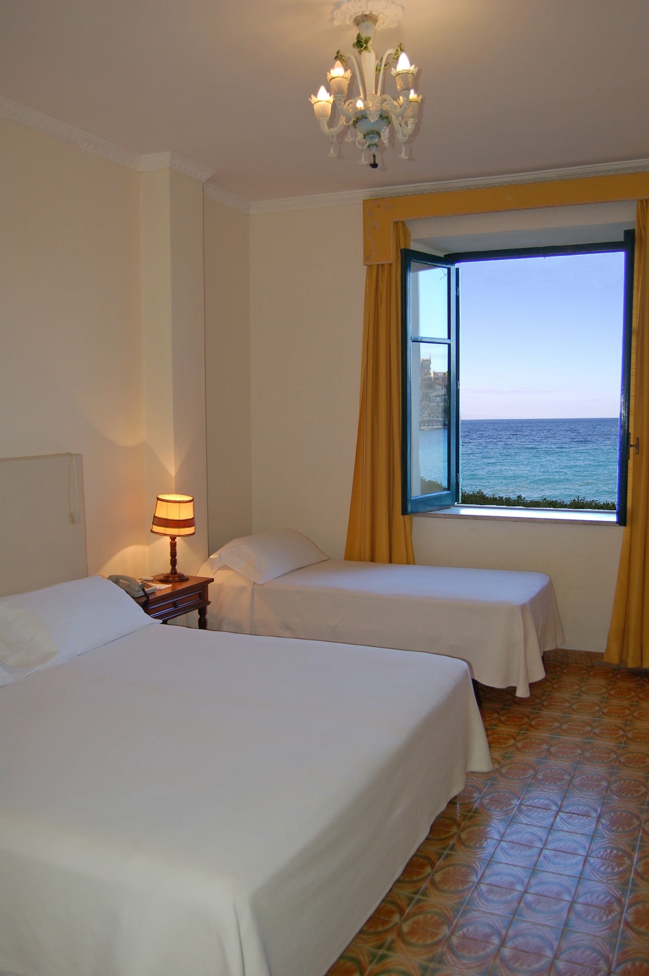 Hotel Lido Mediterranee海景经济三人间