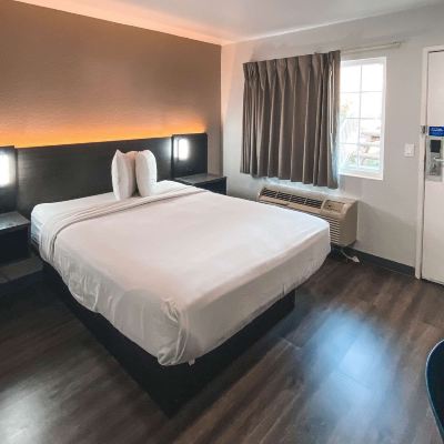 Guest Room With 1 Queen Bed, Tub, Mini Fridge-Accessible Motel 6-West Sacramento, CA Promo Code