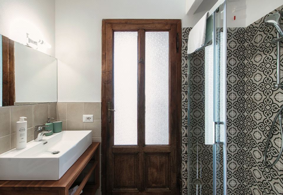 Villa Eugenia suite 2Apartment With Lake View