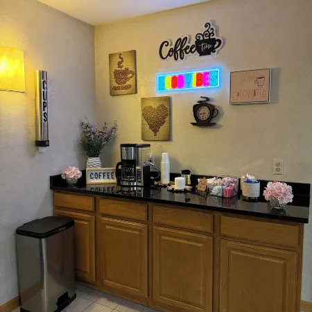 Lincoln Host Motor Inn Отели в г. Эсканаба