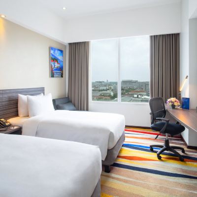 2張單人床標準房-城市景觀-無煙 泗水中心智選假日酒店優惠