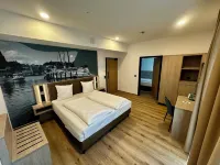 Central Hotel