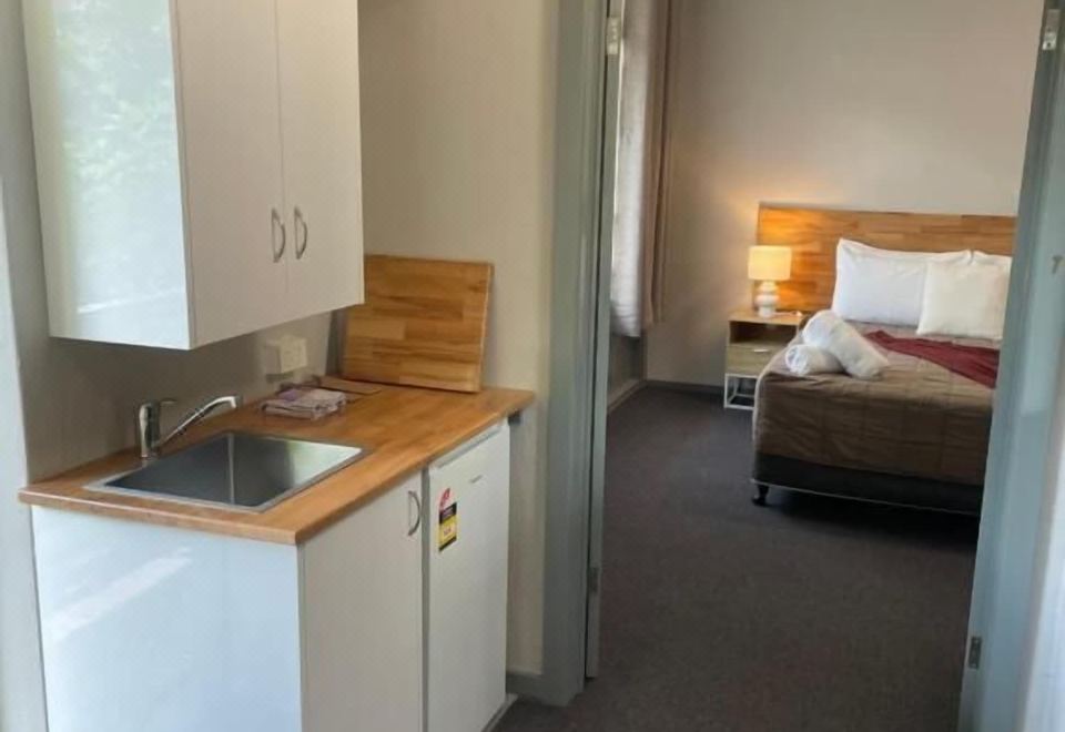 Dawson MotelFamily Double Room, Courtyard View