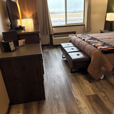 Classic 2 Queens, Sunset View , Non-Smoking Ninepipes Lodge Promo Code