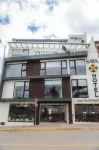 Saya Hotel & Suites Hotel a 