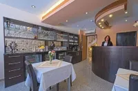Palace Suites Heritage Hotel - Adults Only