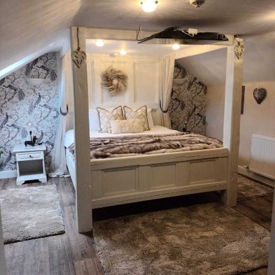 Basic Queen Room The Renishaw Promo Code