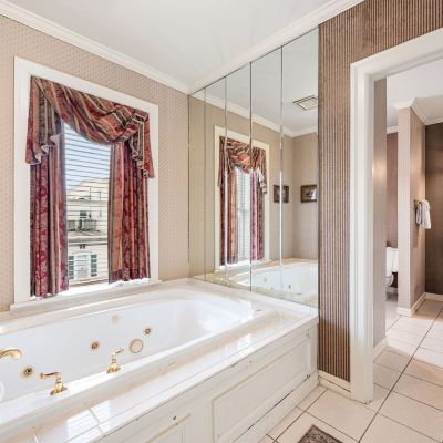 Premium Suite, 1 Queen Bed, Jetted Tub Waynebrook Inn Promo Code