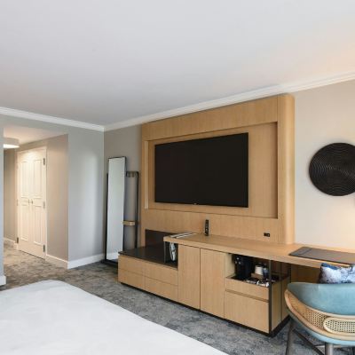 Lakefront, Guest Room, 1 King, Sofa Bed, Balcony JW Marriott Orlando Grande Lakes Promo Code