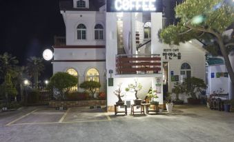 Goheung White Sunset Hotel & Pension