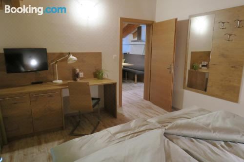 带阳台的两卧室公寓