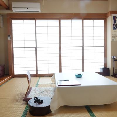Japanese Style Room, Smoking