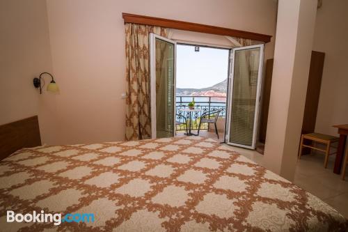 带露台的海景一室公寓