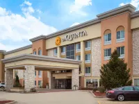 La Quinta Inn & Suites by Wyndham Effingham Hotels in Effingham County