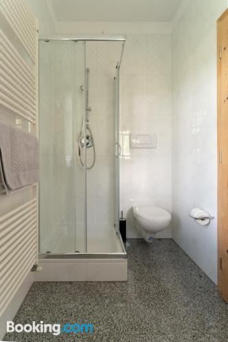 带山景的双人间