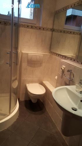 带露台的三卧室公寓