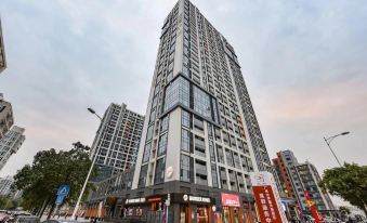 Caston International Apartment (Guangzhou Jiahe Wanggang Huangbian)