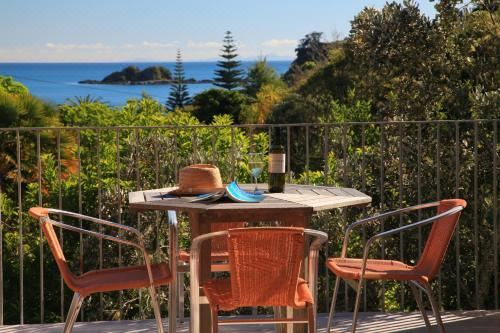 Barefoot Spirit - Stay WaihekeThree-Bedroom House