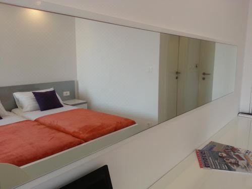 带阳台的高级海景双人间