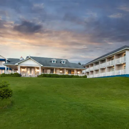 Days Inn by Wyndham Petoskey Отели в г. Петоски