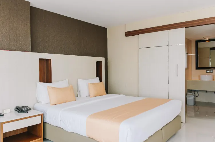 ห้องดีลักซ์ เตียงใหญ่ 1 เตียง