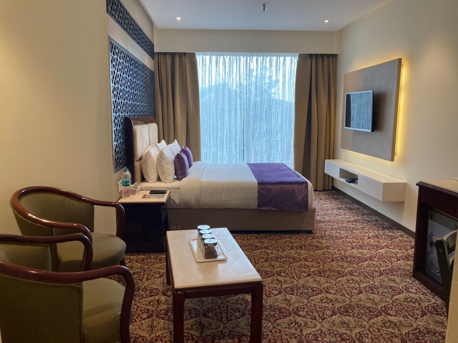 套房-一张双人床 32 52平方米 免费无线网络 生活区