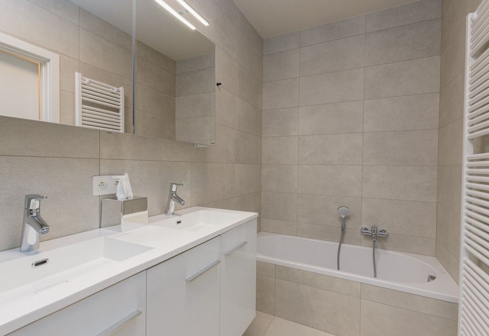 豪華兩卧室公寓 - 帶陽台和城市景觀