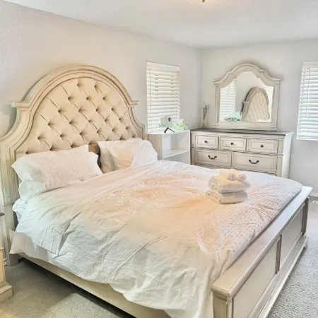 Cozy, Quiet, Bothell River House Отели в г. Ботелл