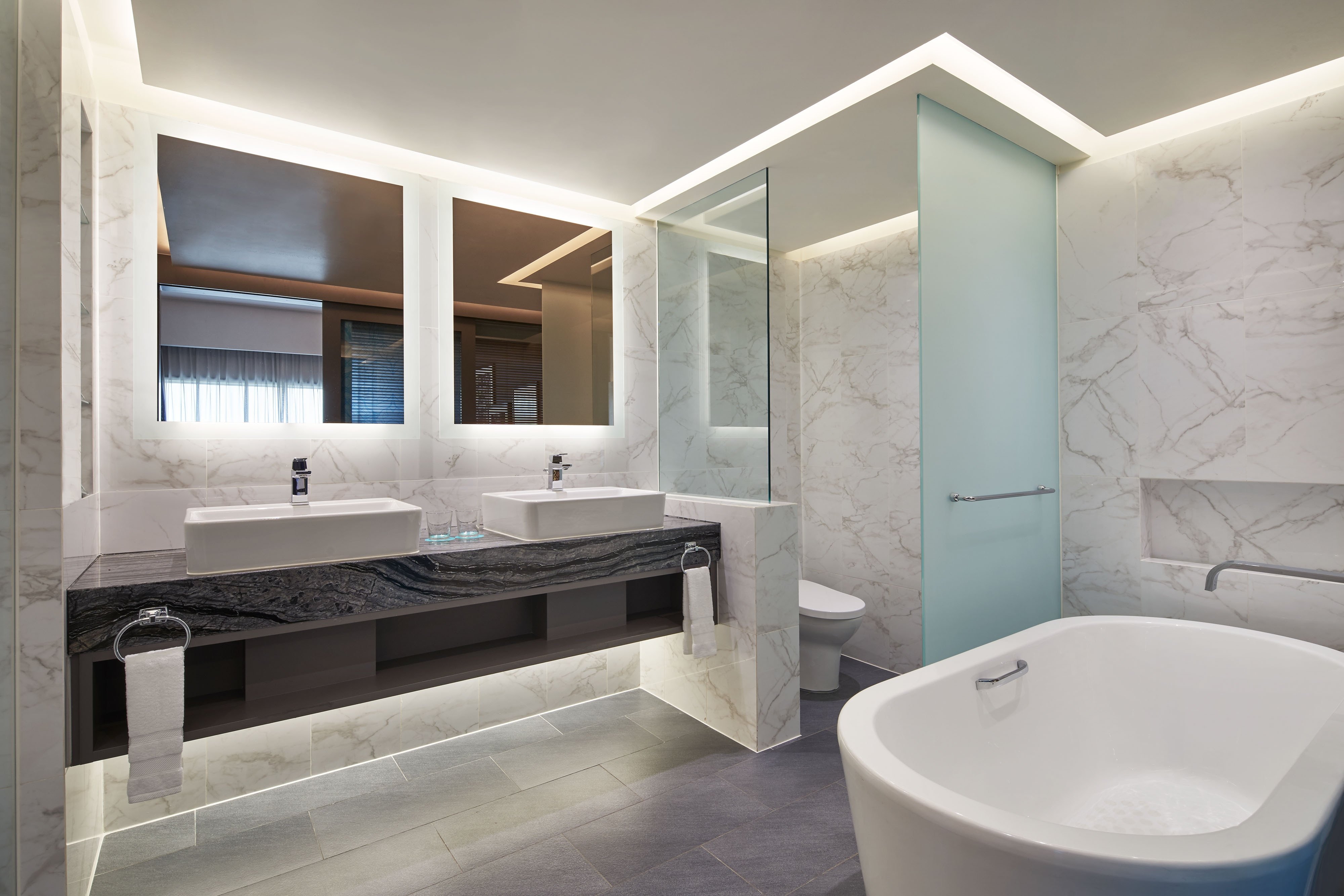 客房，一張特大床，轉角房，露台