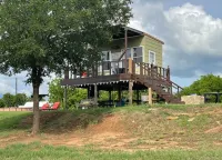 Romantic Waterfront Cabin on the River Near Possum Kingdom Lake