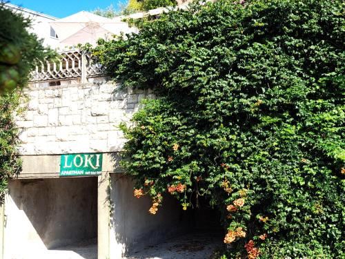 带露台的双卧室海景公寓