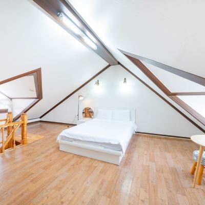 302 (Duplex, Dog Only) 거제도 어우름펜션 쿠폰