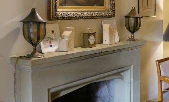 The Royal Hotel - Housity
