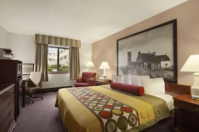 Super 8 by Wyndham Milwaukee Airport のホテル