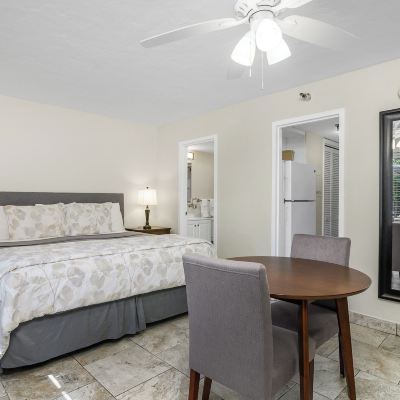 King Room With Kitchen The Fairways Inn of Naples Promo Code