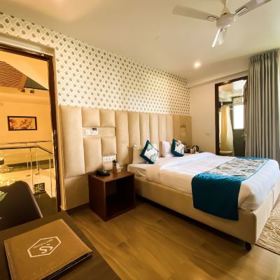 Deluxe Sky Room with Balcony Sky Suites Promo Code