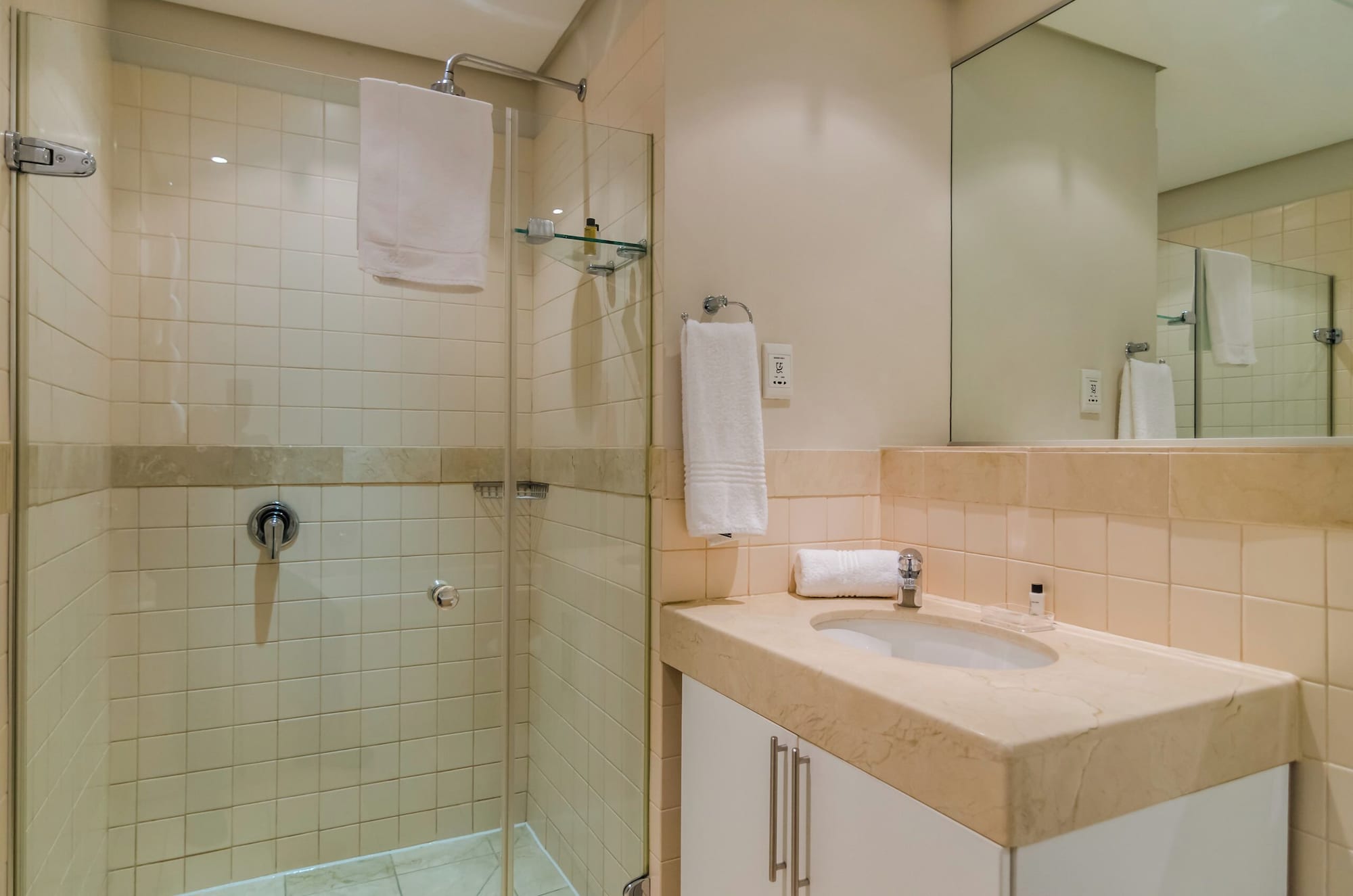 Mountain Marina Luxury Apartments三床房高级2