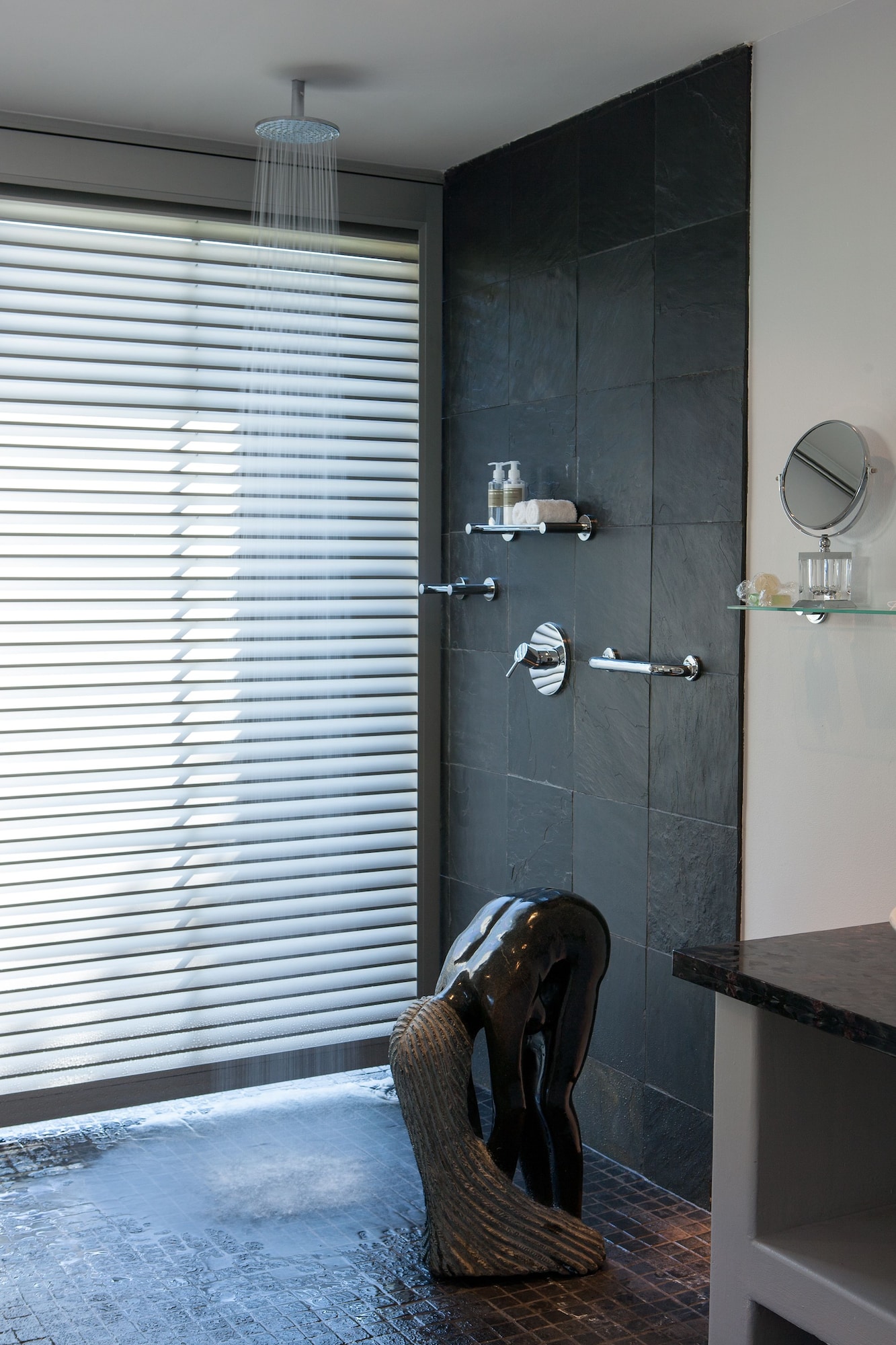 顶层套房 6号，一特大床，海景全景