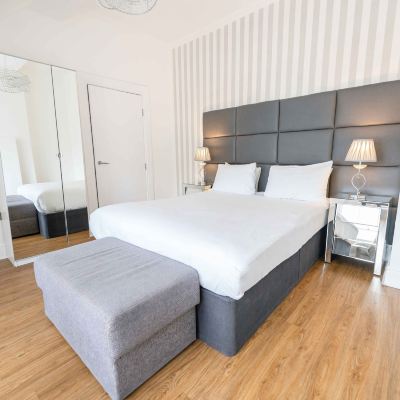 One-Bedroom Apartment Edinburgh Castle Apartments Promo Code
