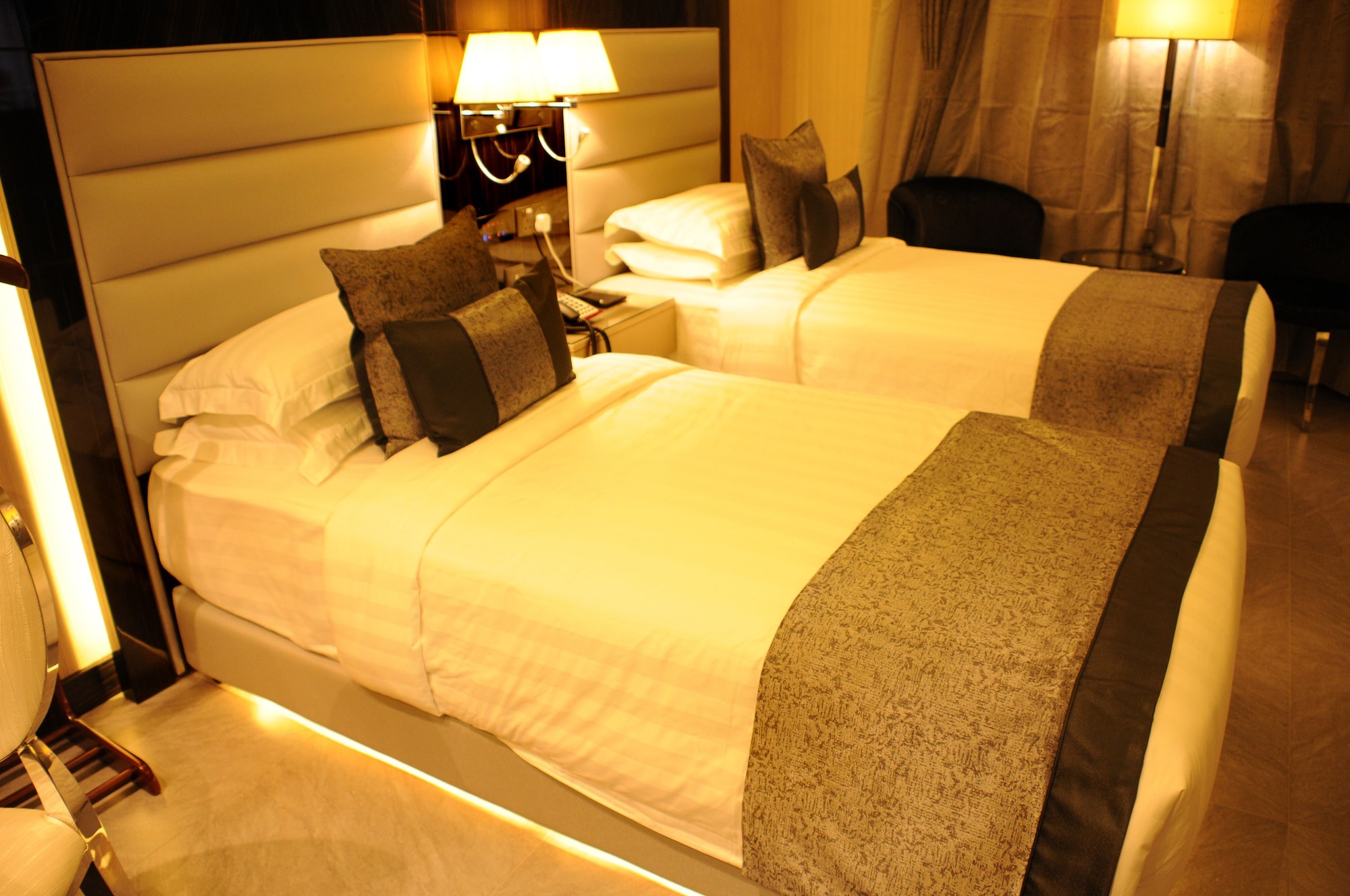 标准单人房， 2 张双人床