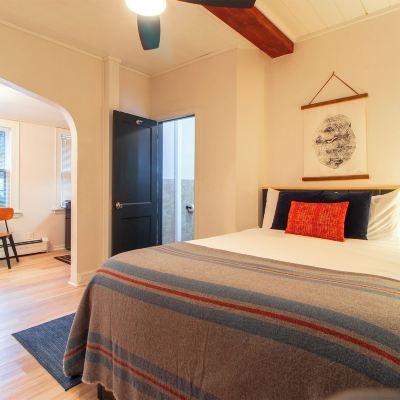 Room, Private Bathroom (Room 103) Cascade Lodge Promo Code