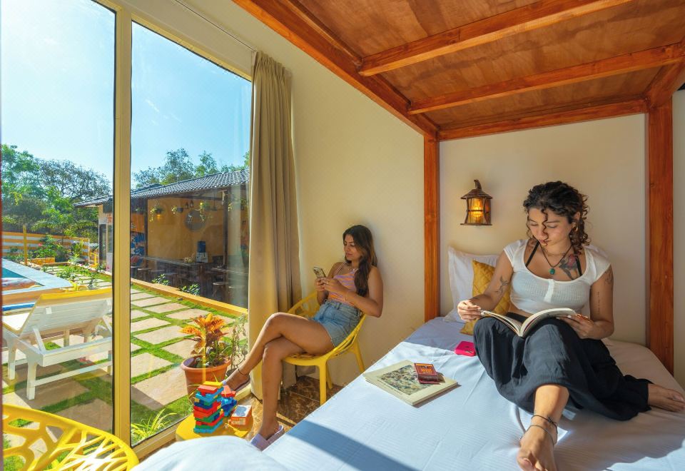 8人混合宿舍床位