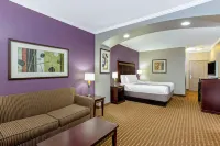 La Quinta Inn & Suites by Wyndham Cleburne