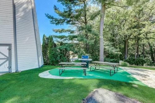 Wfc II Lake Access - Family or Romance - Location! One-Bedroom Apartment