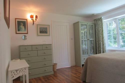 Lovely Spacious Cottage Near the Coast Two-Bedroom House