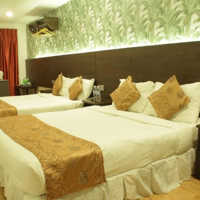 Deluxe Quadruple Room Kupon Highlanders Hotel