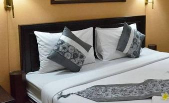 Nawarat Resort & Serviced Apartment
