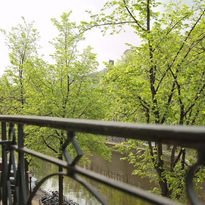 Comfy Room with Canal View