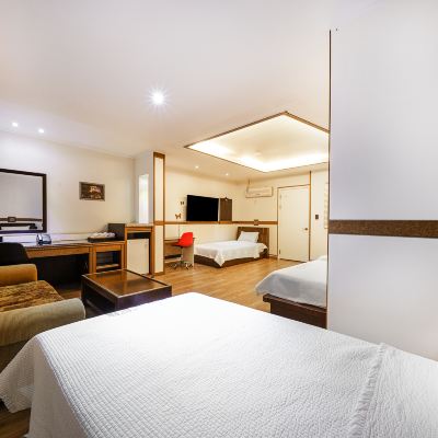 Premium Family Quadruple 4 Bed Suite Room With Large SPA Bath Ambassador Promo Code