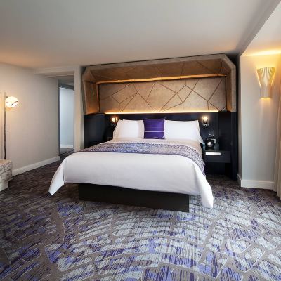 Extreme Wow, Suite, 1 King, Partial Water View, Corner Room, High Floor W Seattle Promo Code